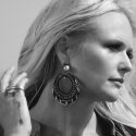Miranda Lambert Cancels Three Shows Due to Vocal Strain; Announces “The Weight Of These Wings” Out Nov. 18